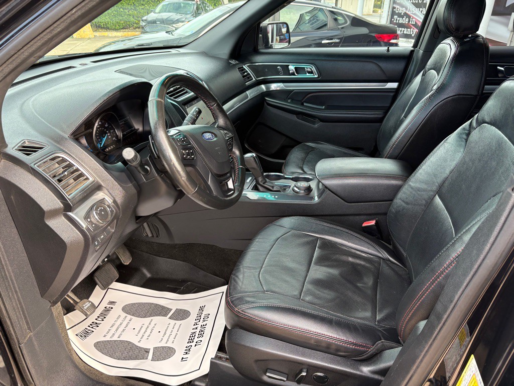 2017 Ford Explorer Image 9