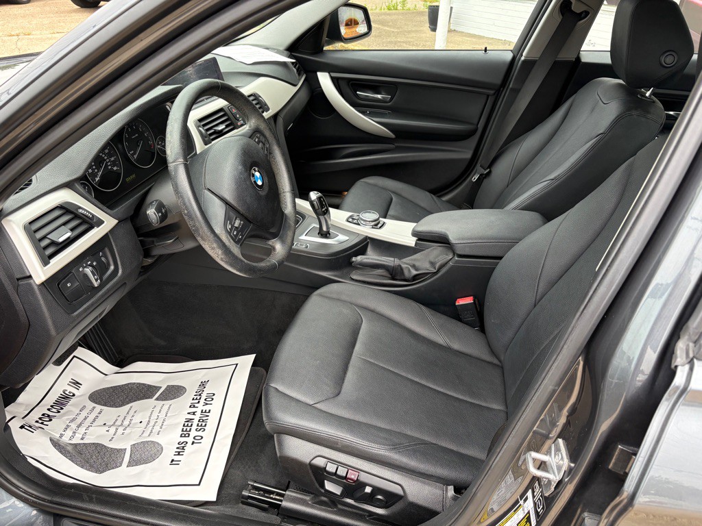 2014 BMW 3 Series Image 9