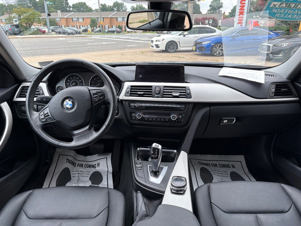 2014 BMW 3 Series Image 11