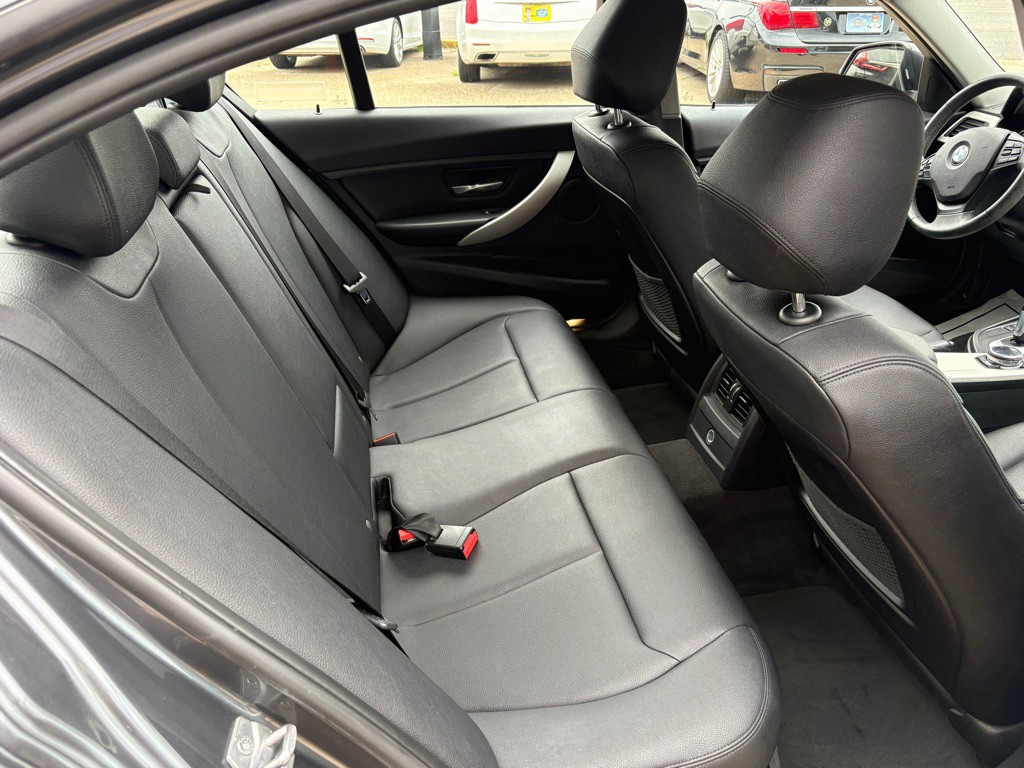 2014 BMW 3 Series Image 12