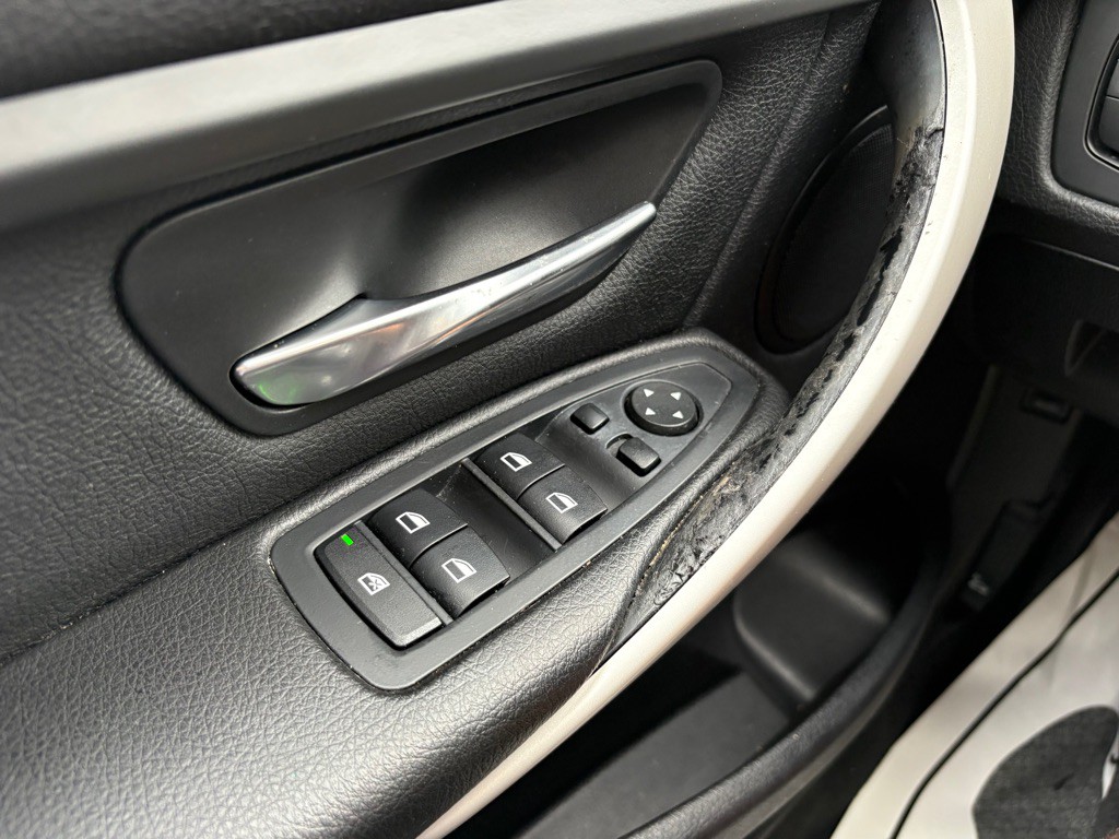 2014 BMW 3 Series Image 20