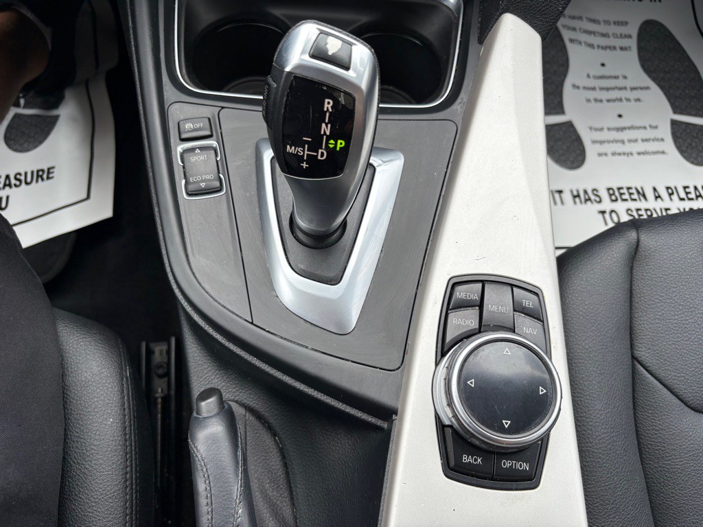 2014 BMW 3 Series Image 24