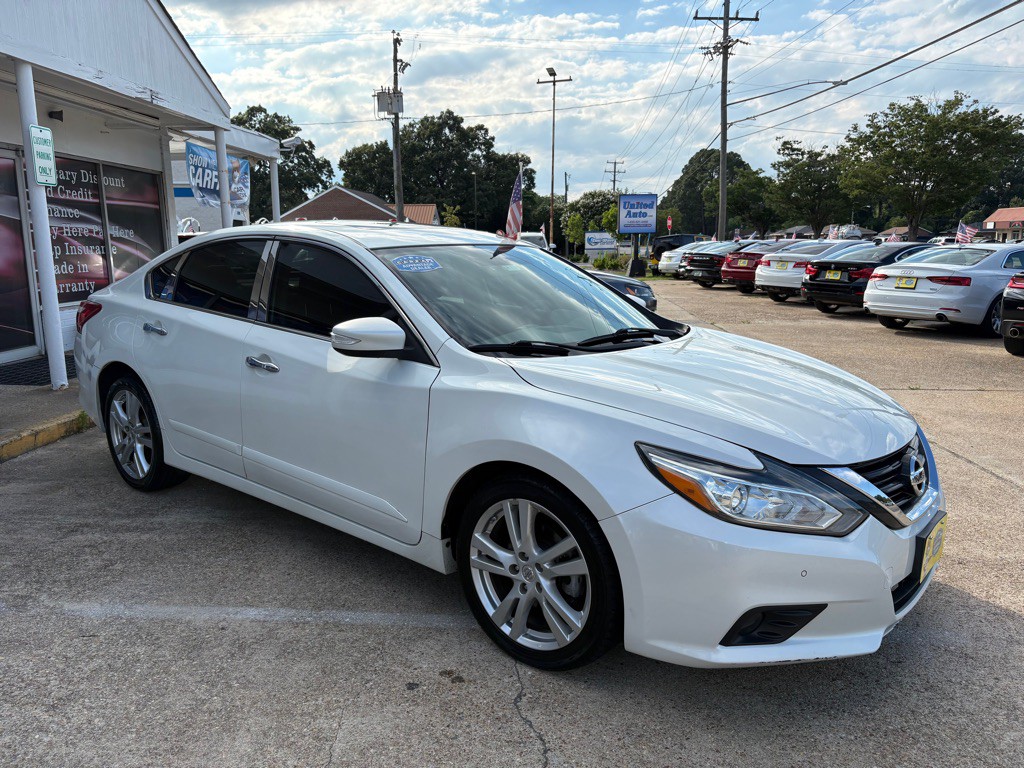 2016 Nissan Altima Image 8