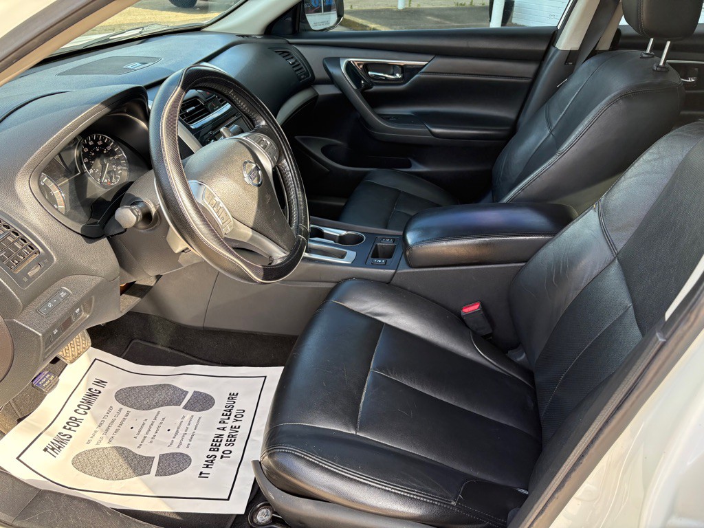 2016 Nissan Altima Image 9