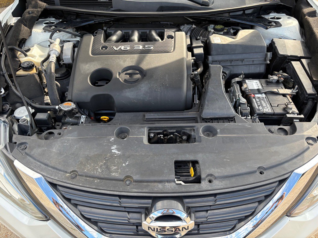 2016 Nissan Altima Image 32