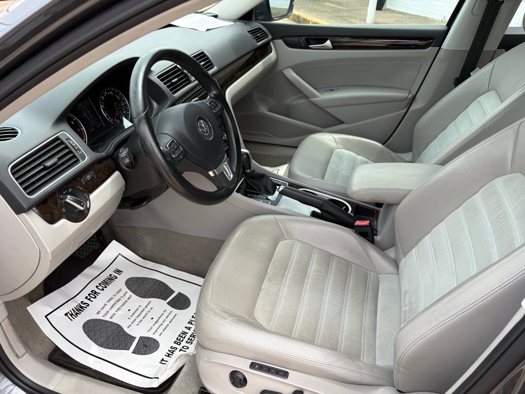 2014 Volkswagen Passat Image 10