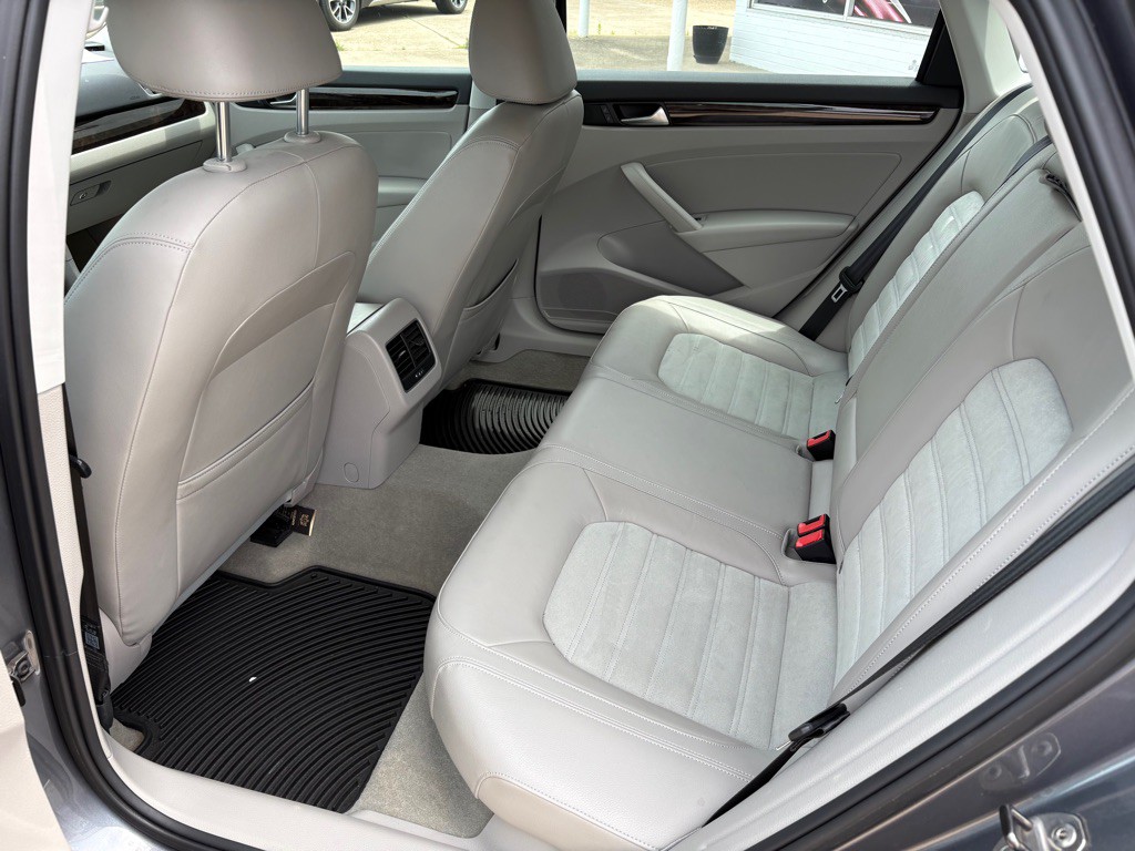 2014 Volkswagen Passat Image 11