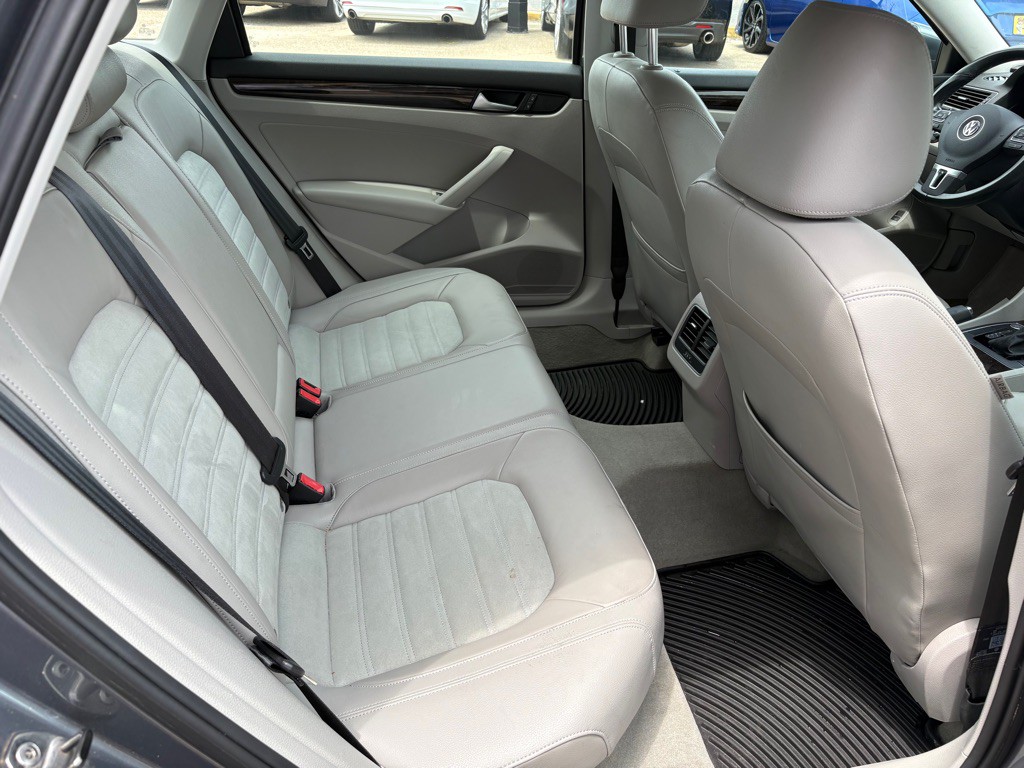 2014 Volkswagen Passat Image 13