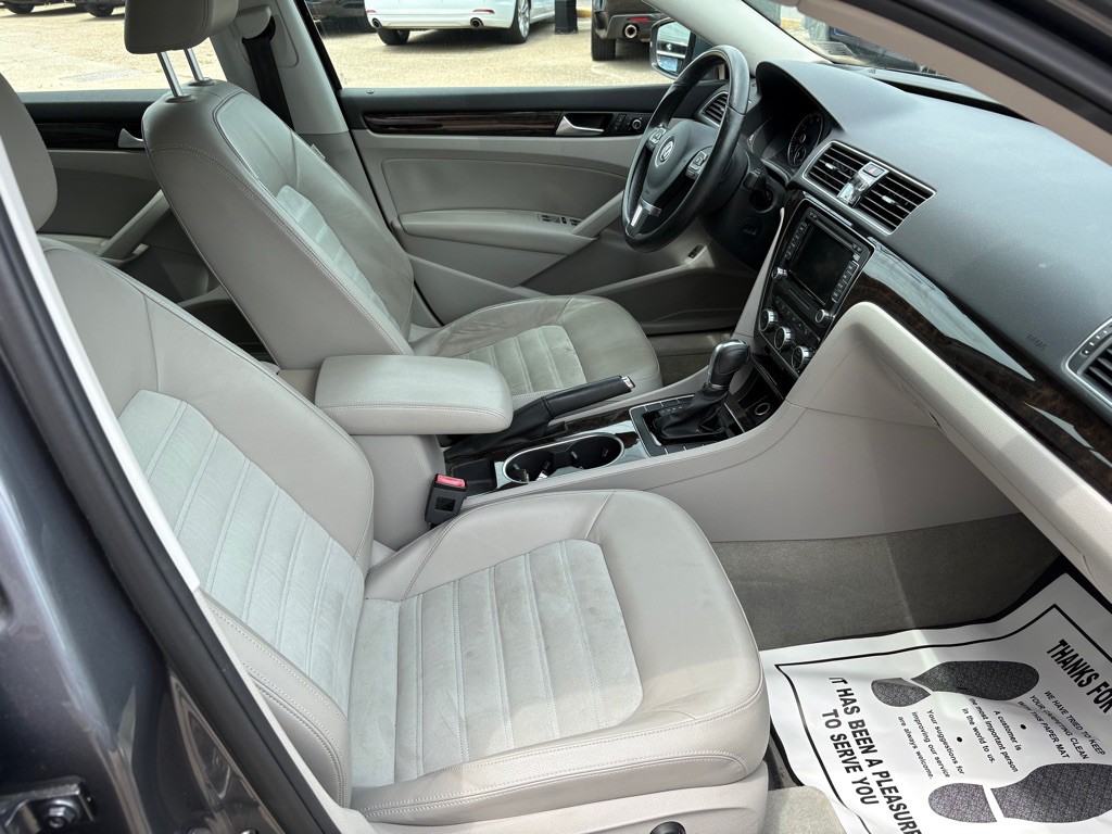 2014 Volkswagen Passat Image 14