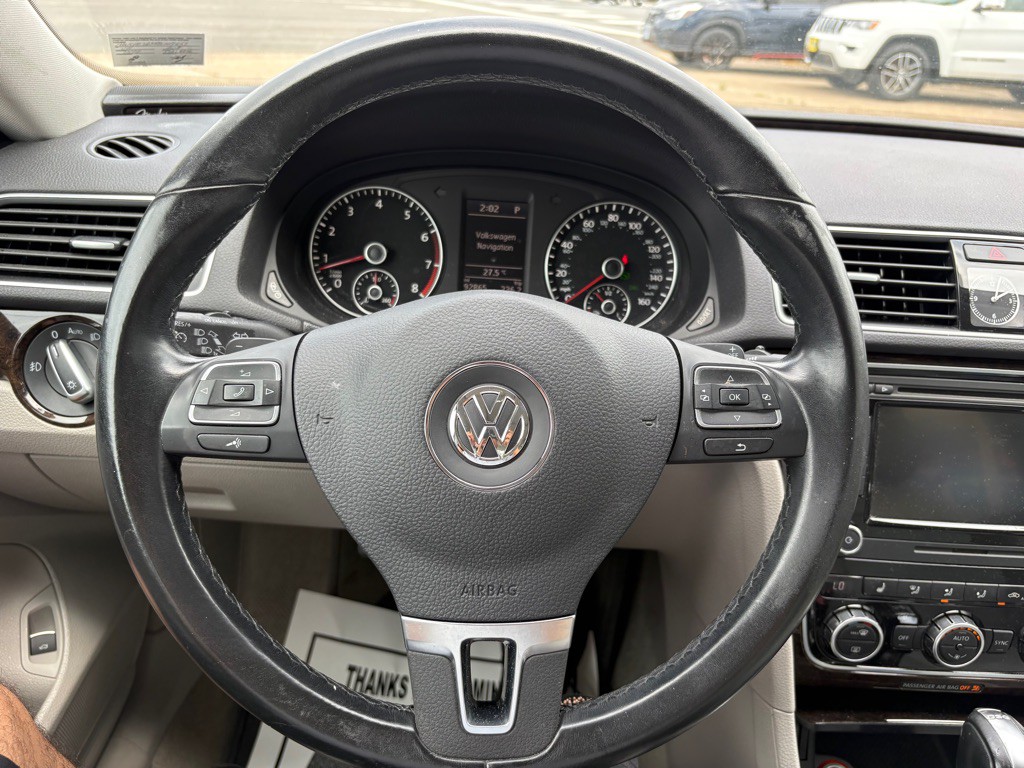 2014 Volkswagen Passat Image 16