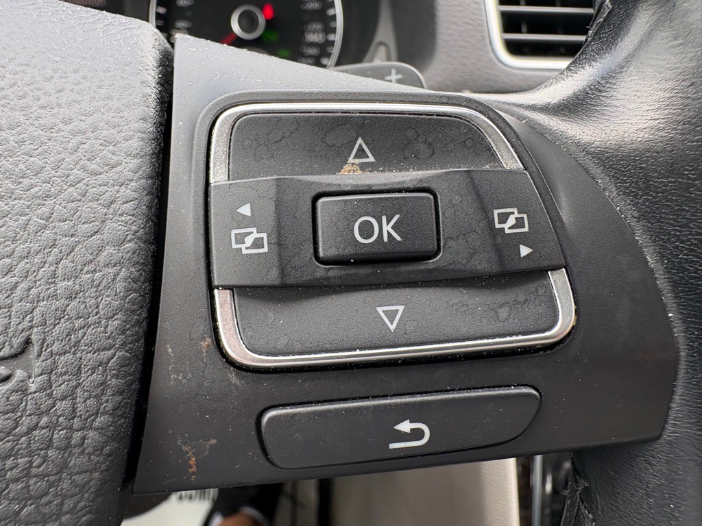 2014 Volkswagen Passat Image 17
