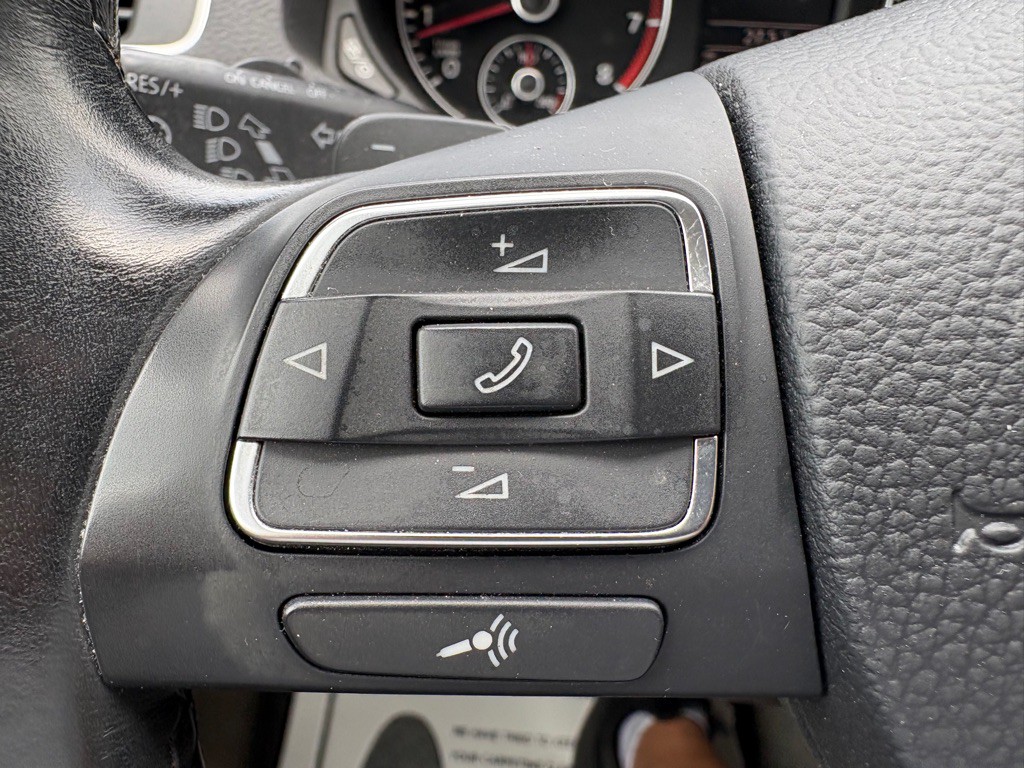 2014 Volkswagen Passat Image 18