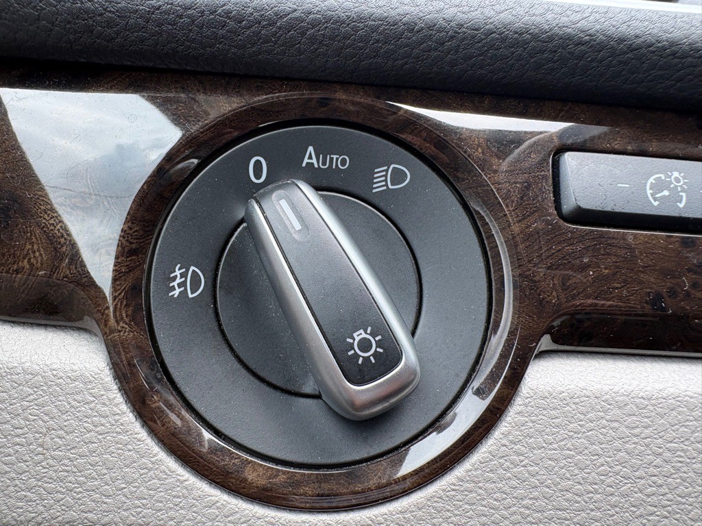 2014 Volkswagen Passat Image 19