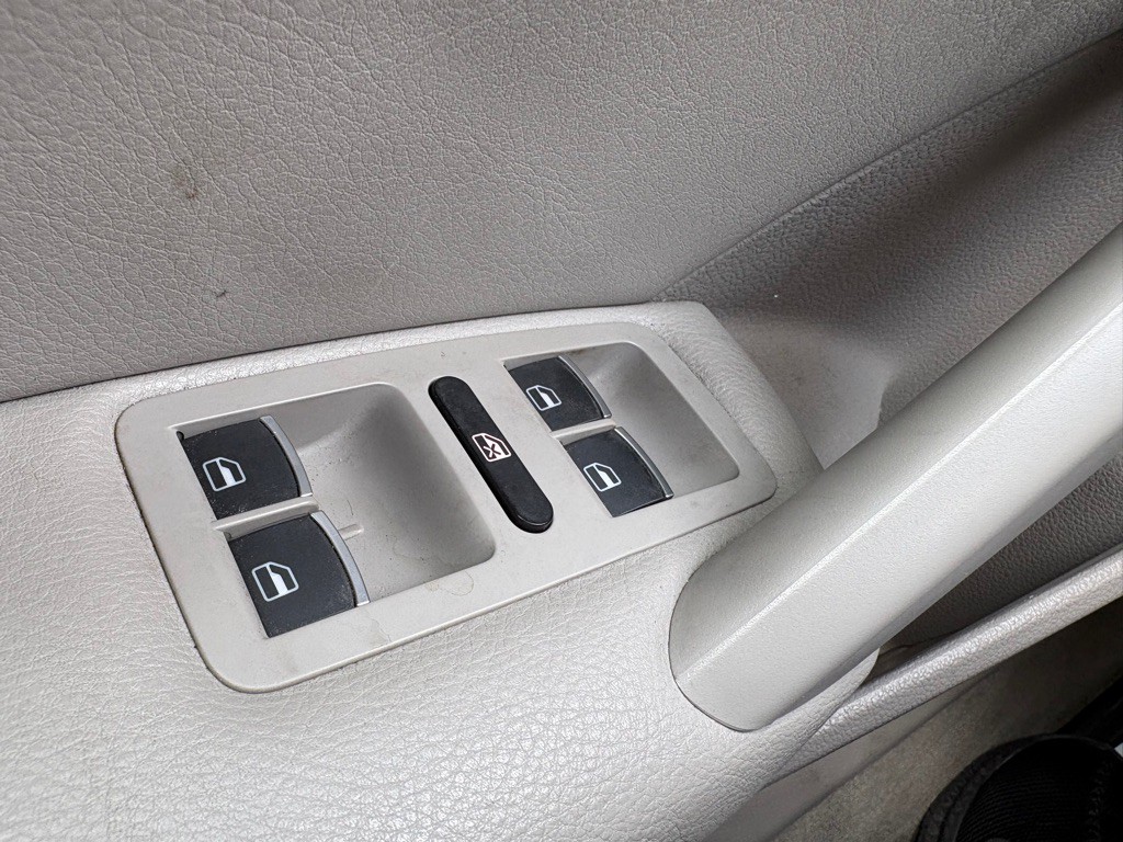 2014 Volkswagen Passat Image 21