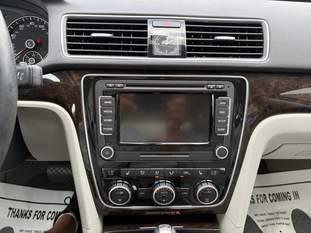 2014 Volkswagen Passat Image 22