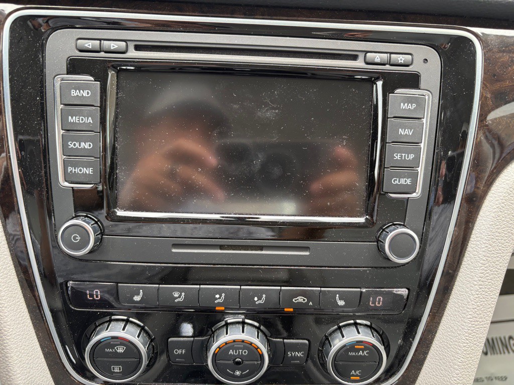 2014 Volkswagen Passat Image 23