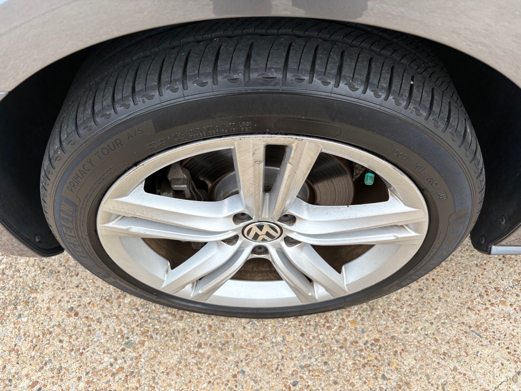 2014 Volkswagen Passat Image 28