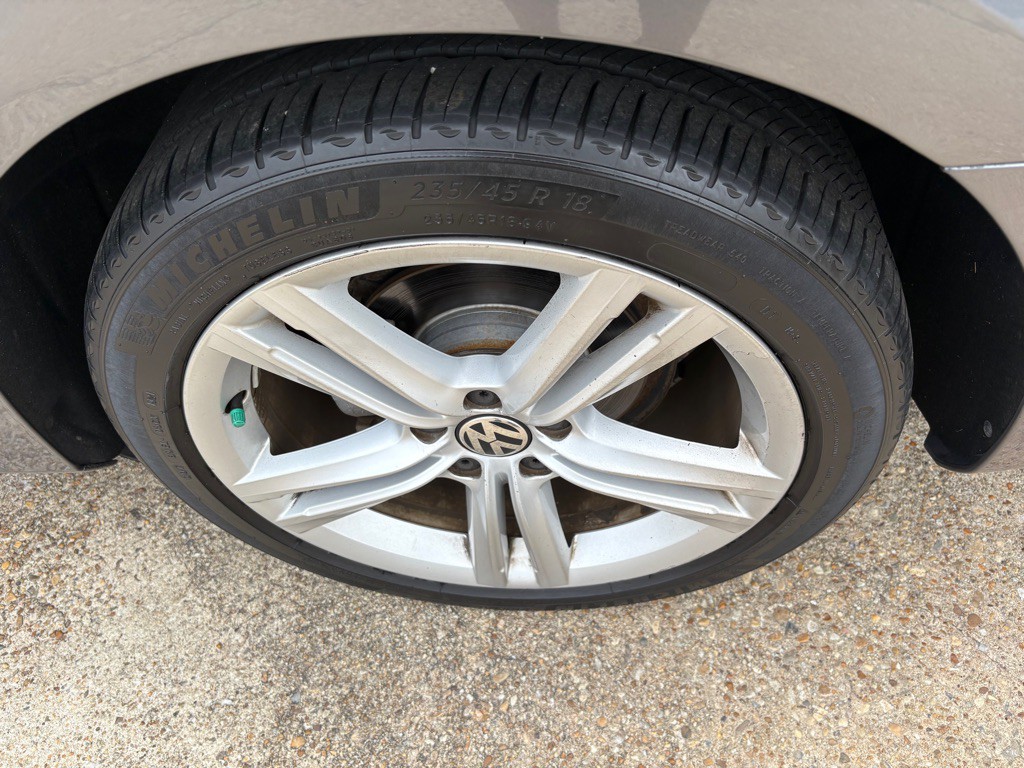 2014 Volkswagen Passat Image 29