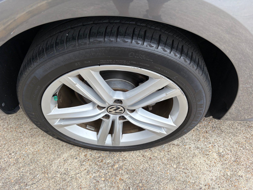 2014 Volkswagen Passat Image 30