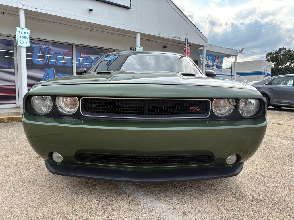 2011 Dodge Challenger Image 1