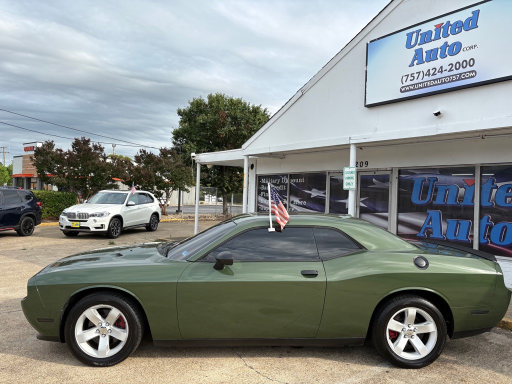 2011 Dodge Challenger Image 2