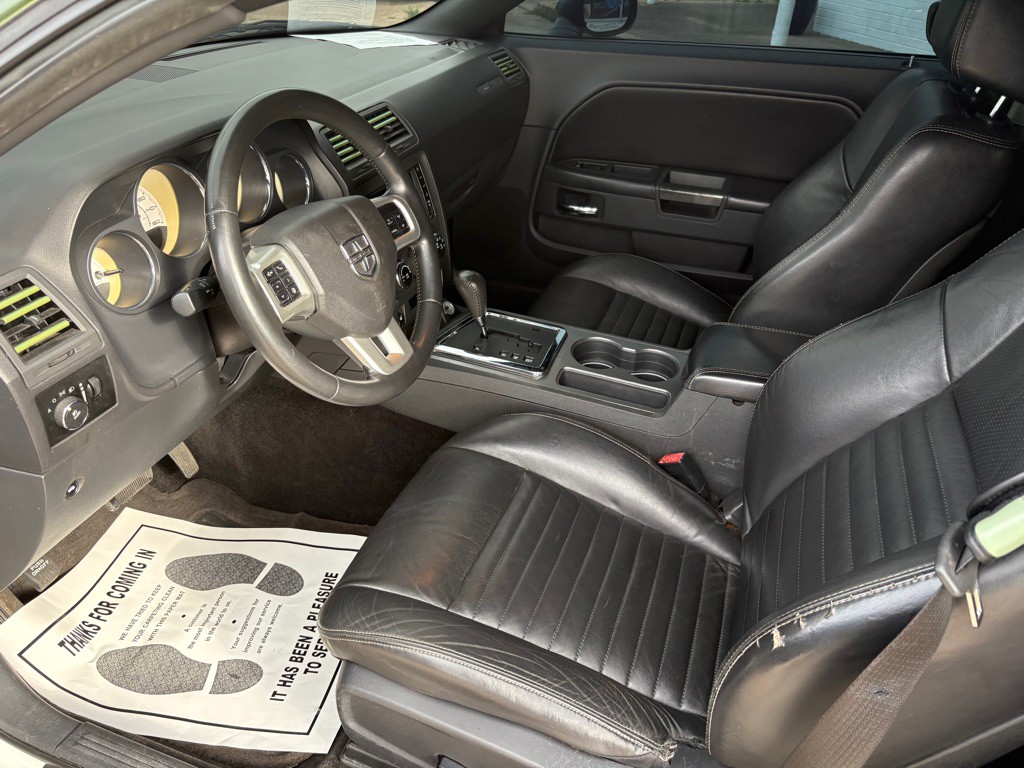 2011 Dodge Challenger Image 9