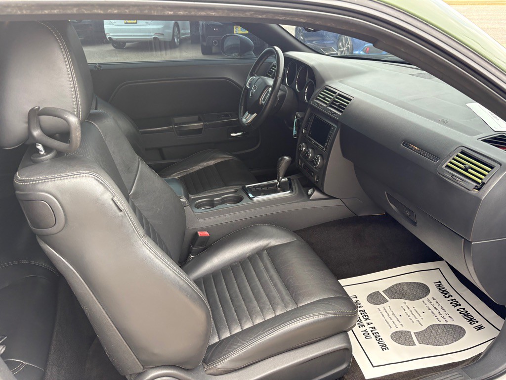 2011 Dodge Challenger Image 12