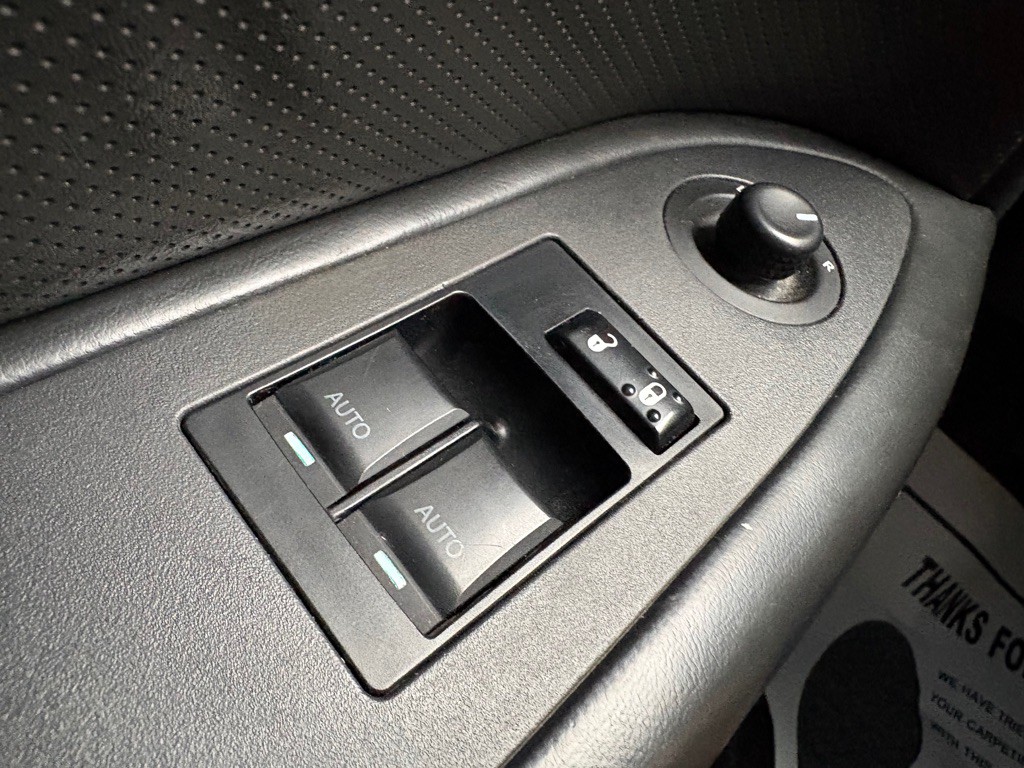 2011 Dodge Challenger Image 19
