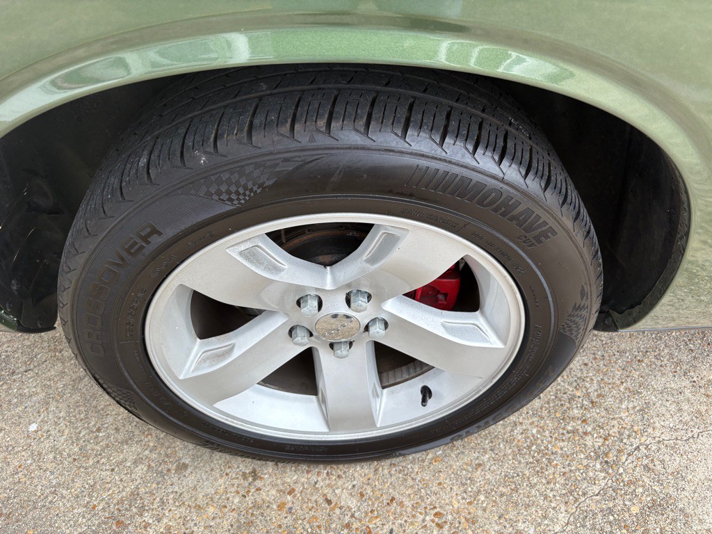 2011 Dodge Challenger Image 28