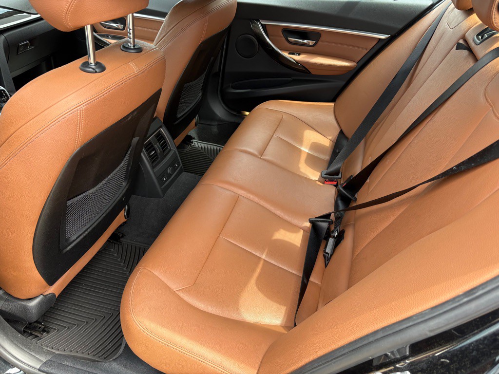 2017 BMW 3 Series Image 11