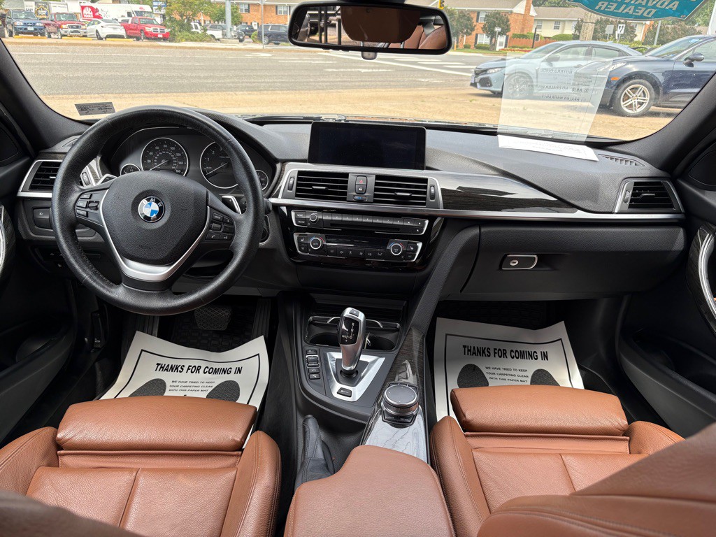 2017 BMW 3 Series Image 12