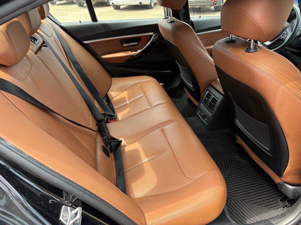 2017 BMW 3 Series Image 13