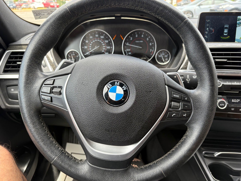 2017 BMW 3 Series Image 18