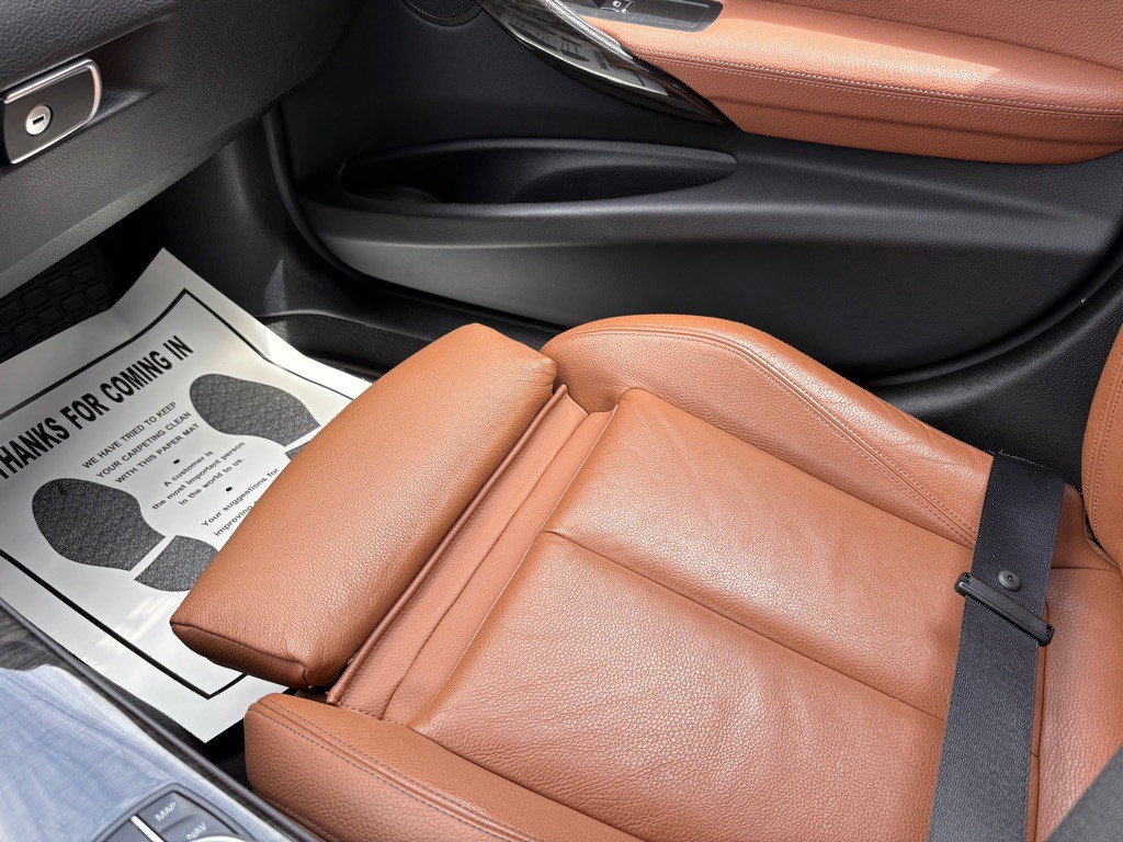 2017 BMW 3 Series Image 26