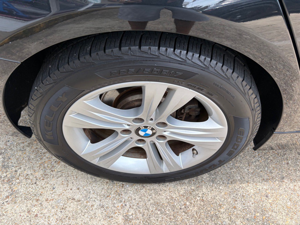 2017 BMW 3 Series Image 31