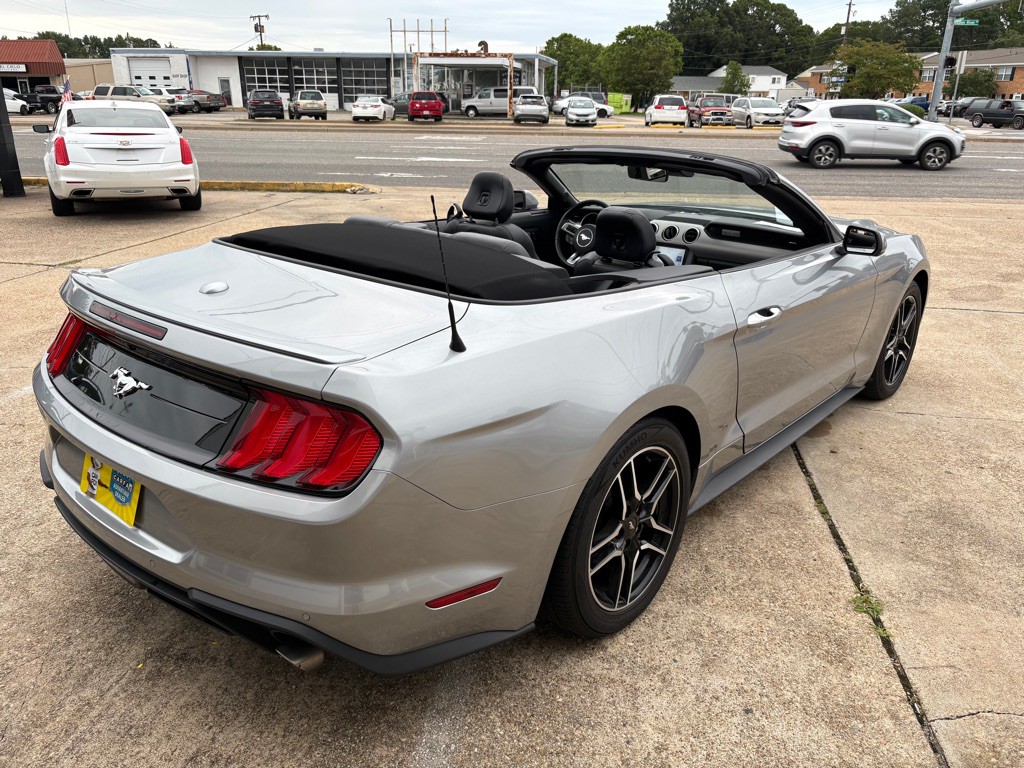 2021 Ford Mustang Image 12