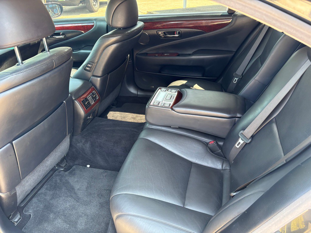 2009 Lexus LS Image 11