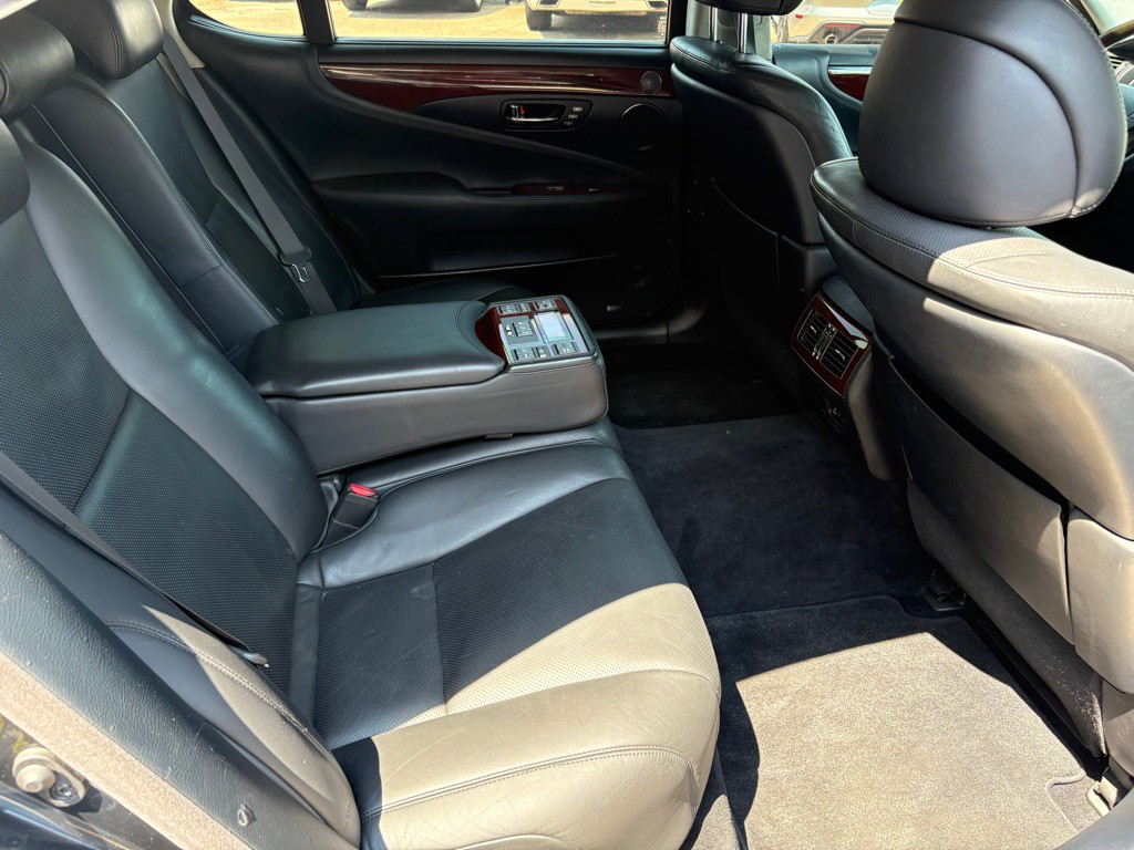 2009 Lexus LS Image 14