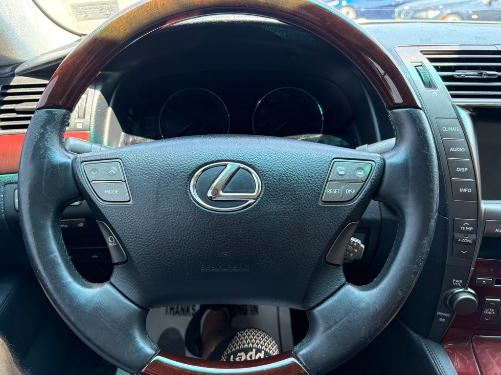 2009 Lexus LS Image 19