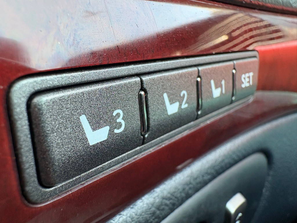 2009 Lexus LS Image 24