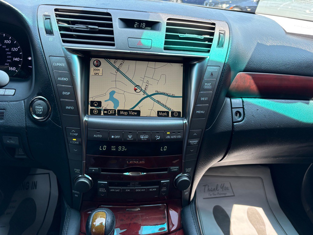 2009 Lexus LS Image 25