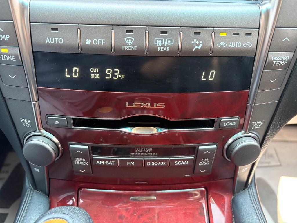 2009 Lexus LS Image 26