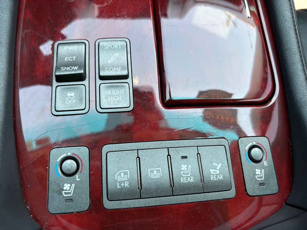 2009 Lexus LS Image 28