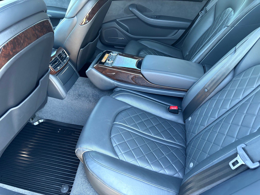 2017 Audi A8 Image 11