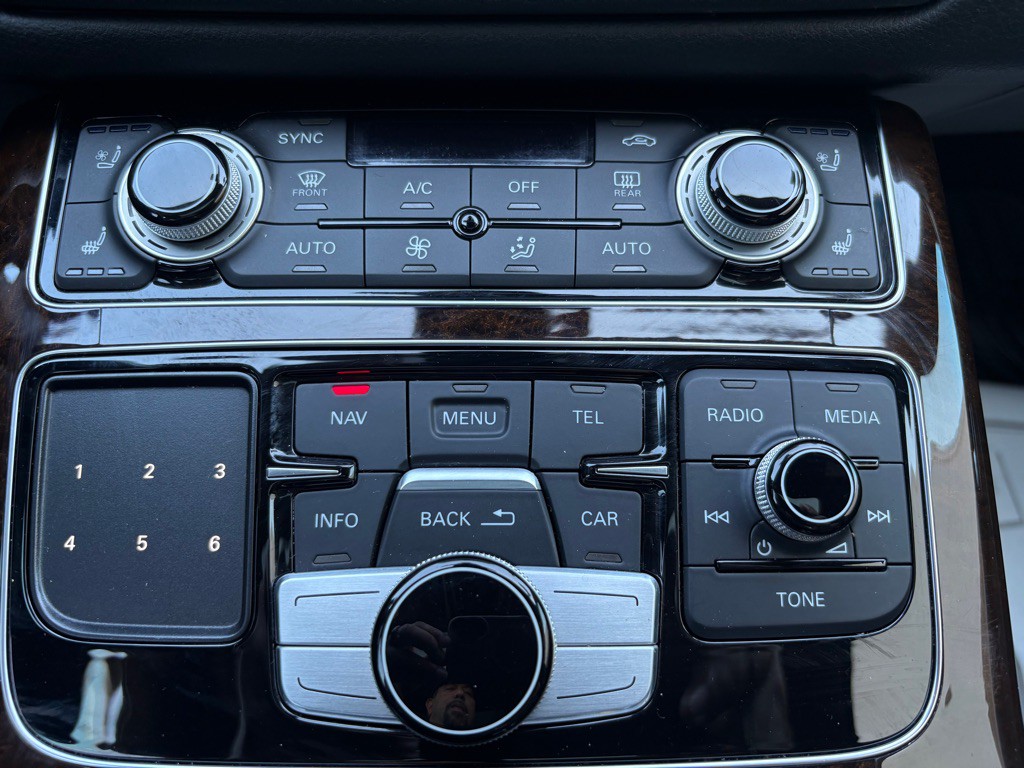 2017 Audi A8 Image 25