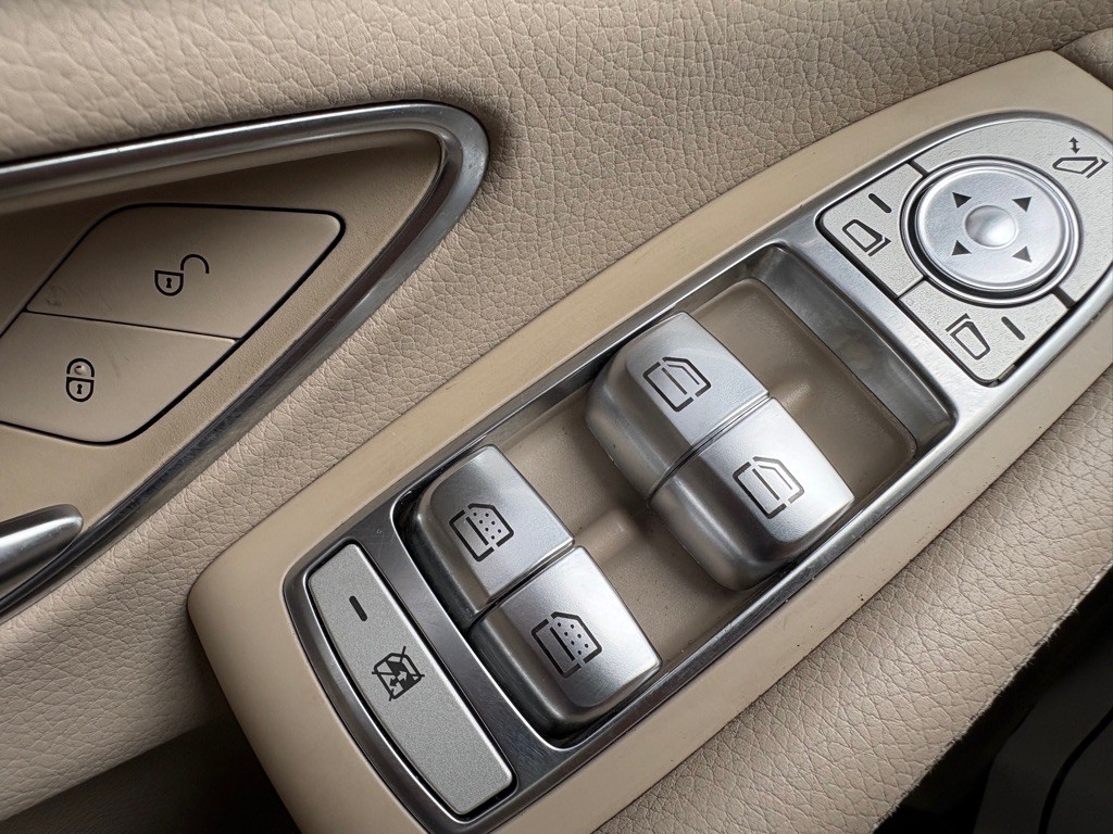 2015 Mercedes-Benz S-Class Image 24