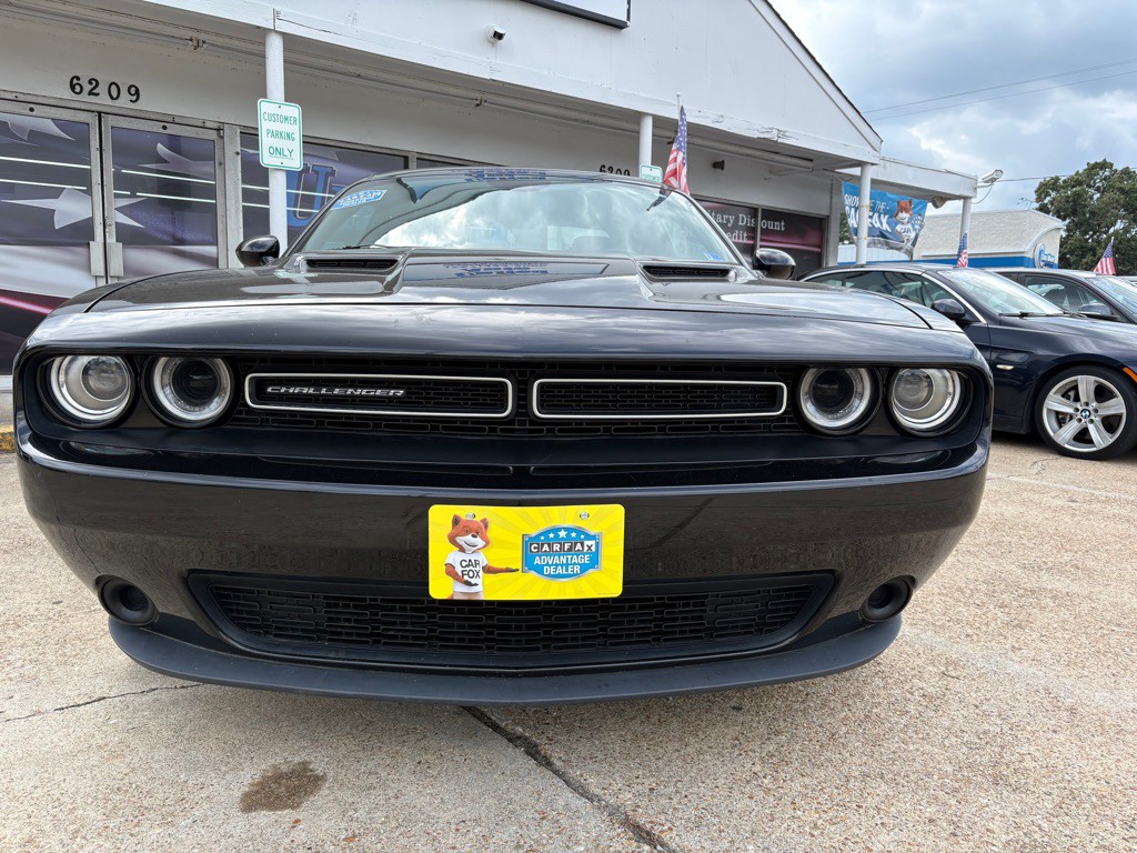 2018 Dodge Challenger Image 2
