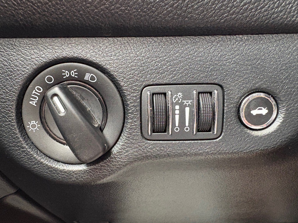 2018 Dodge Challenger Image 18