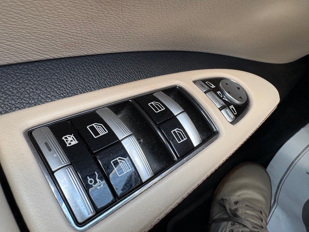 2012 Mercedes-Benz S-Class Image 24