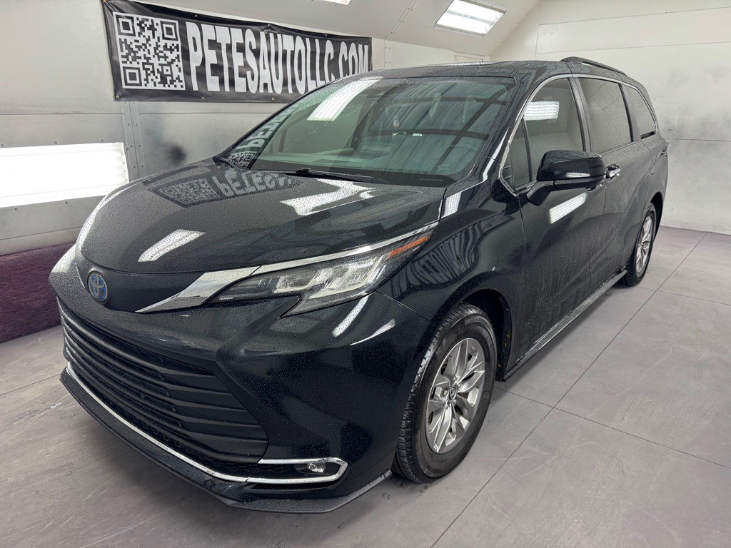 2021 Toyota Sienna Image 1